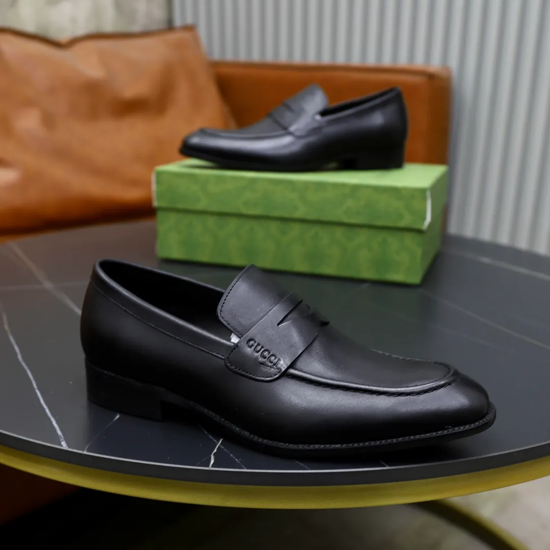 Men's shoes: 250🙅‍♂️🙅‍♂️🙅‍♂️Niuli Brand: GUCCI Size: 38-44 (45 can be customized) Level: Counter classic Material: Original soft cowhide upper Comfortable cowhide lining Original lightweight outsole Style category: Business casual footwear Driving leather shoes Color: Actual picture color